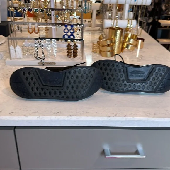 Adidas - Picture 5 of 12